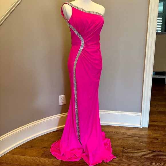 Ladivine by Cinderella Divine Prom Dress new with tags - Picture 1 of 9